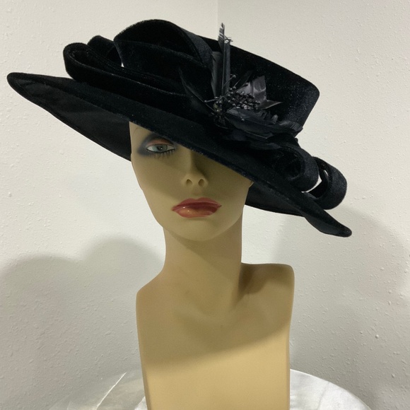 Elegant Church Hat for church or dressy occasion - Picture 1 of 5